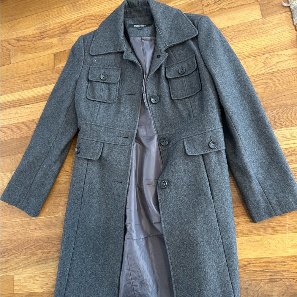 Kenneth Cole Gray women’s dress coat.Greta for professionals or dressing up!